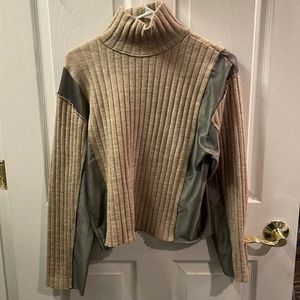 Women’s Sweater Size Medium